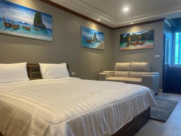 Patong Central Condos: Beachside Retreat with Smart Amenities Exterior photo